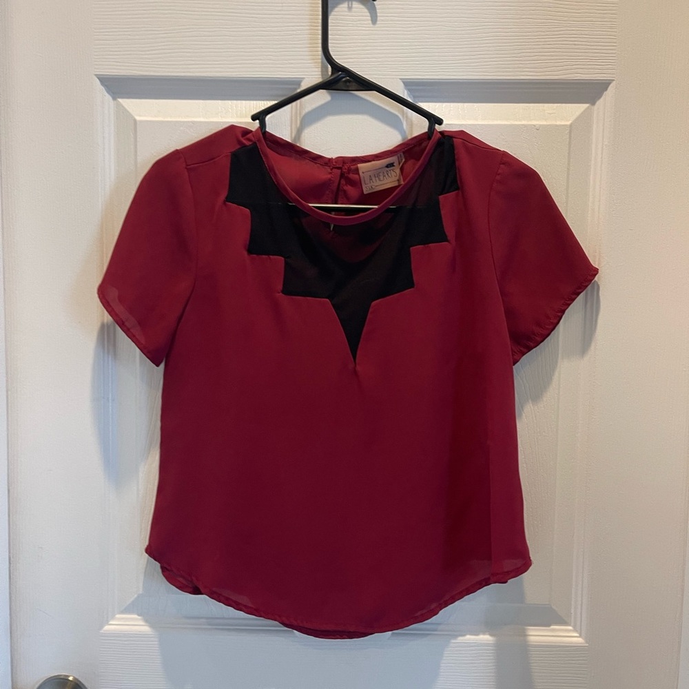 Small maroon short sleeve top